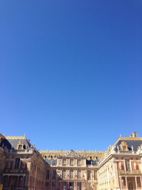 Not a cloud in the sky at Chateau de Versailles