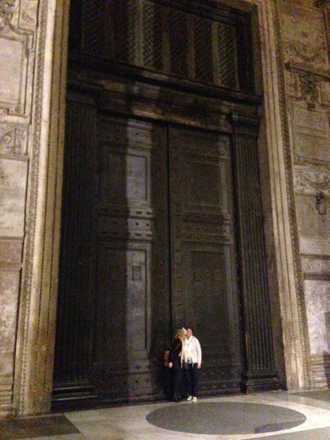 Kisses to Mommy from Me infront of the giant doors to the Pantheon